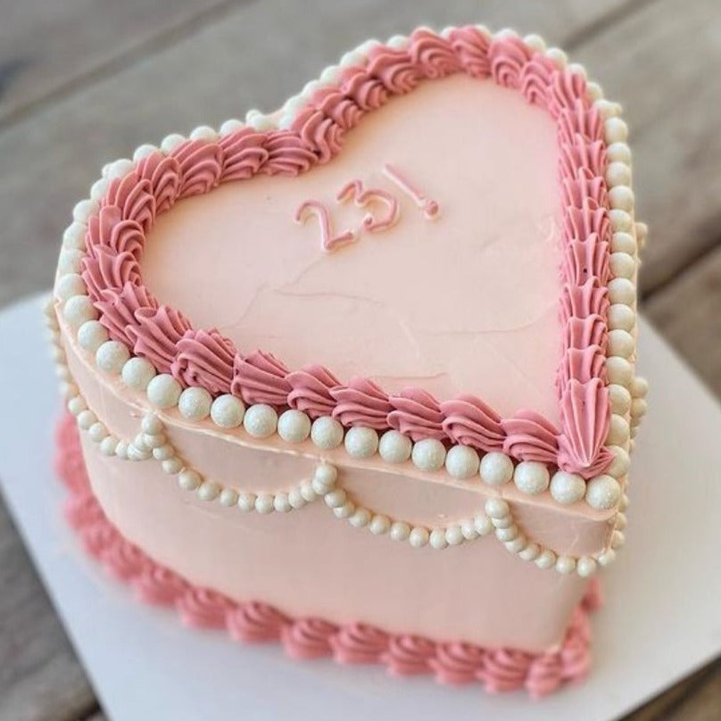 HEART PEARLED VINTAGE CAKE